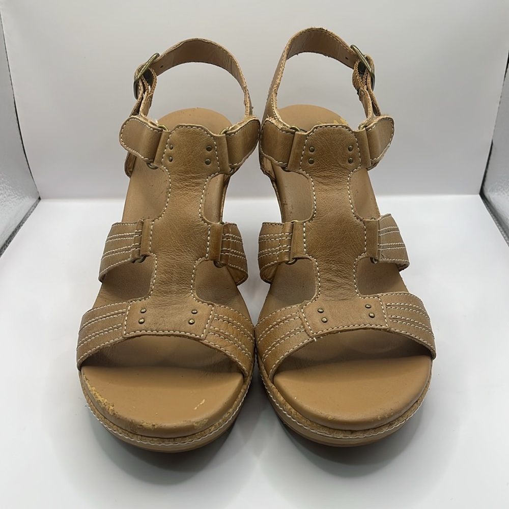 Clark’s Collection Women’s size 11 in tan